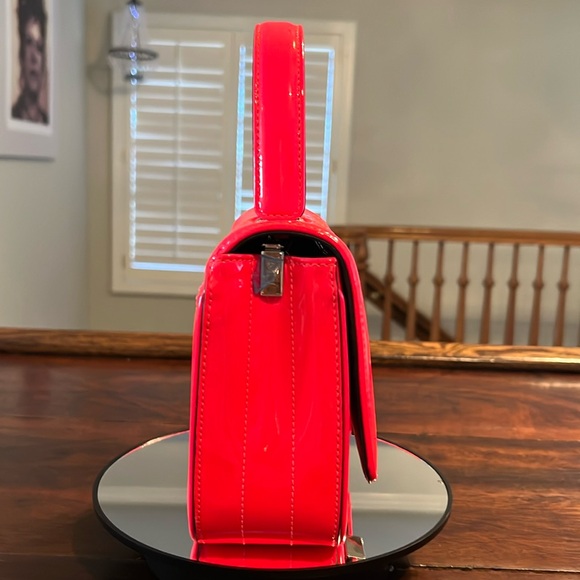 SAINT LAURENT Hot Pink Vicky Patent Leather Crossbody Bag - Picture 5 of 16